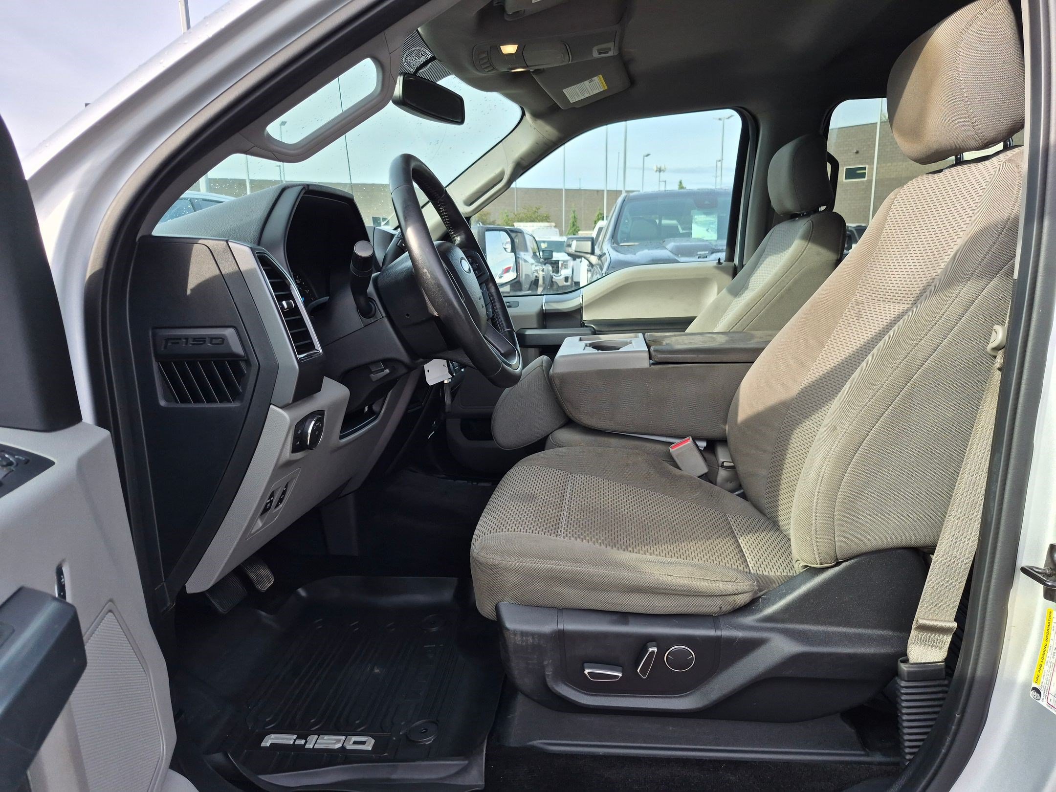Used 2017 Ford F150 XLT w/ Equipment Group 302A Luxury AWD/4WD image 15