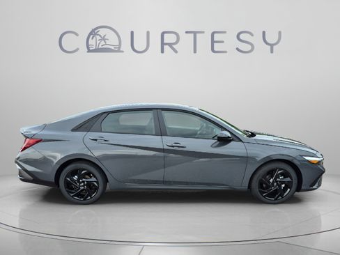 New 2026 Hyundai Elantra SEL Sport FWD image 6