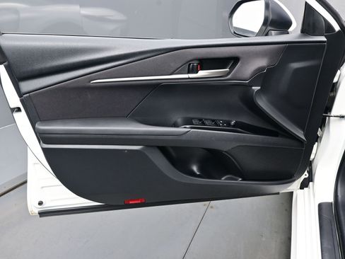 Used 2025 Toyota Camry LE image 9