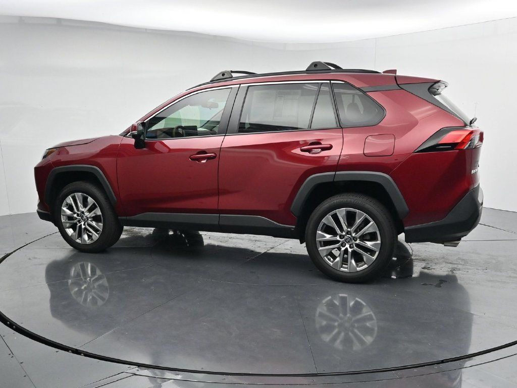 Used 2023 Toyota RAV4 XLE Premium FWD image 5