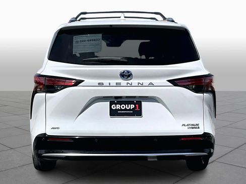 Used 2024 Toyota Sienna Platinum image 5