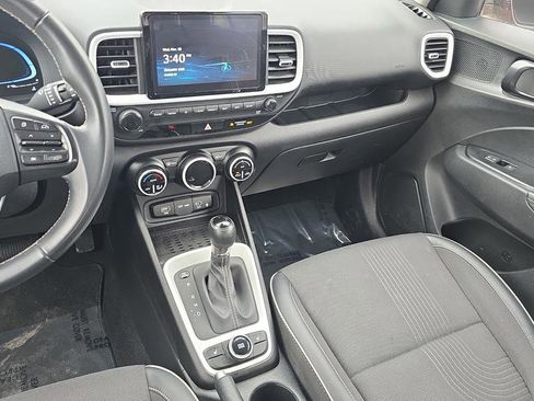 Certified 2024 Hyundai Venue Limited FWD image 23