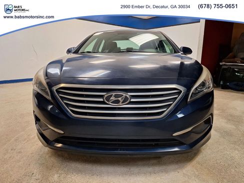 Used 2017 Hyundai Sonata SE image 2