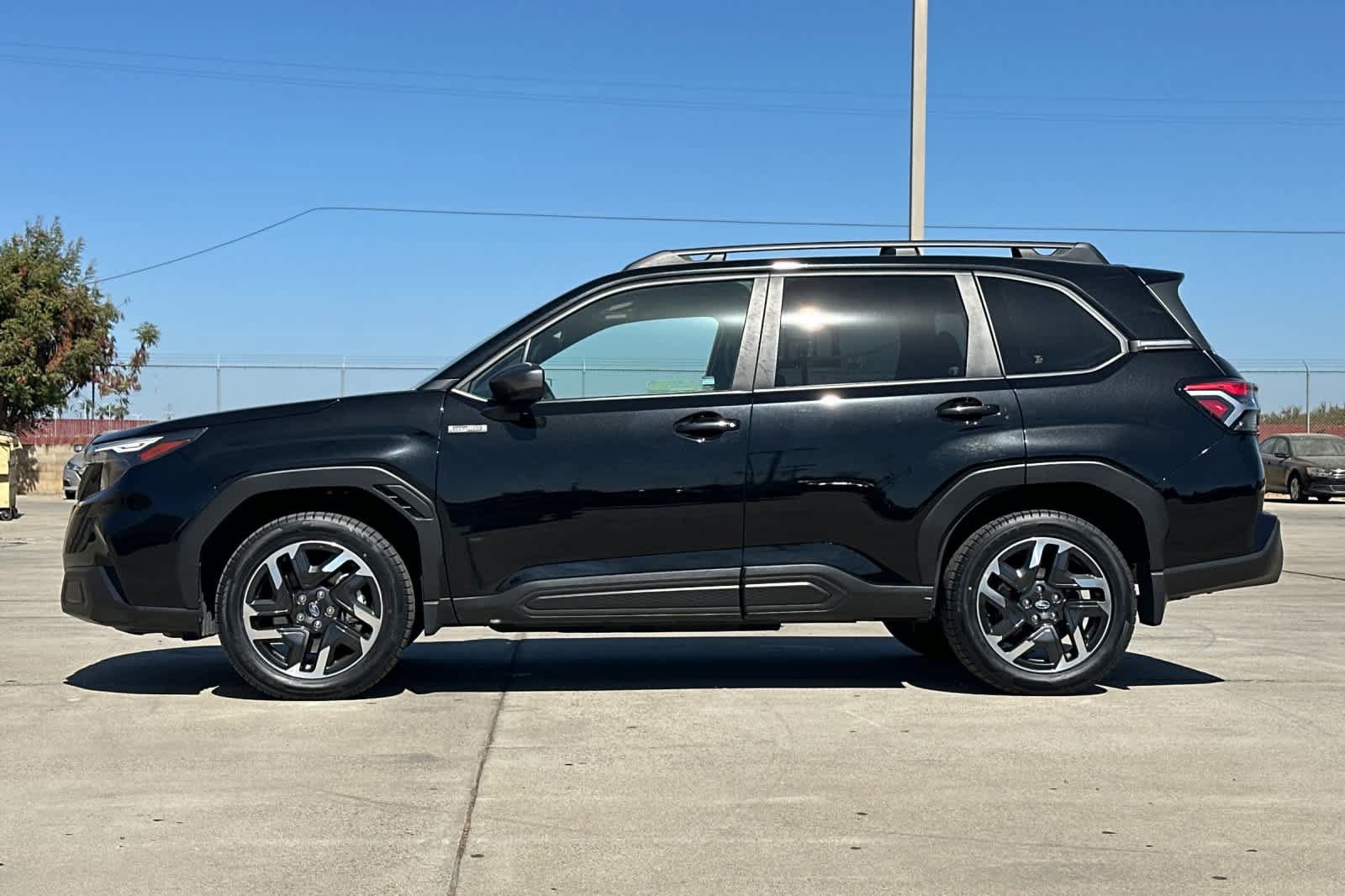 Used 2025 Subaru Forester Premium AWD/4WD image 6