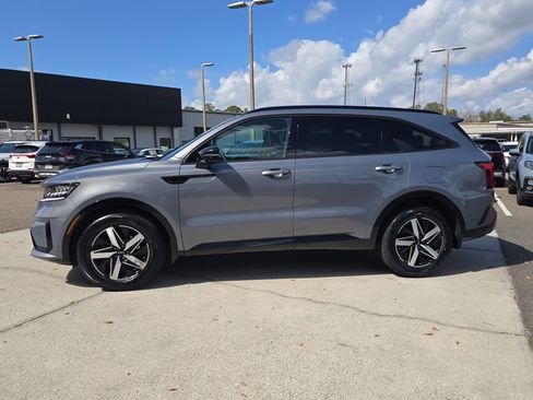 Certified 2023 Kia Sorento S image 5