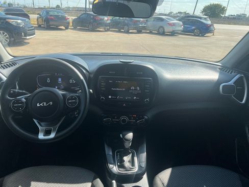 Used 2023 Kia Soul LX w/ LX Technology Package FWD image 19