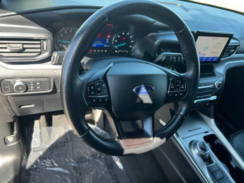 Used 2020 Ford Explorer XLT w/ Equipment Group 202A AWD/4WD image 13