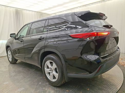Certified 2022 Toyota Highlander L image 21