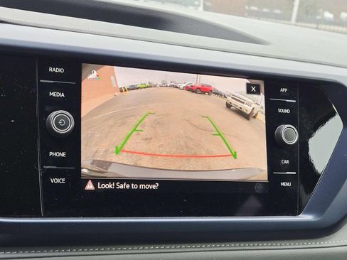 Used 2024 Volkswagen Taos SE image 25