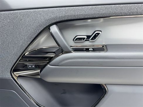 Used 2024 Land Rover Range Rover Sport SE image 47