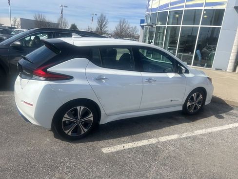 Used 2019 Nissan Leaf SV w/ SV Technology Package image 9