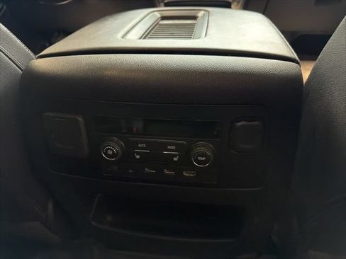 Used 2018 Chevrolet Suburban Premier AWD/4WD image 46