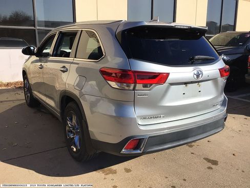 Used 2019 Toyota Highlander Limited Platinum image 4