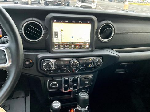 Used 2023 Jeep Wrangler Unlimited Sahara w/ Cold Weather Group AWD/4WD image 15