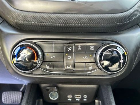 Used 2023 Chevrolet TrailBlazer LT FWD image 27