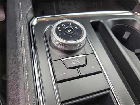 Used 2024 Ford Expedition Max XLT image 27