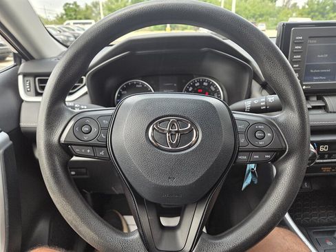 Used 2021 Toyota RAV4 LE AWD/4WD image 14