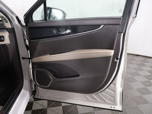 Used 2023 Lincoln Nautilus FWD image 21