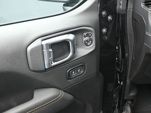 New 2025 Jeep Gladiator Sport image 18