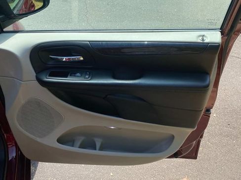 Used 2018 Dodge Grand Caravan SE w/ UConnect Hands-Free Group FWD image 34