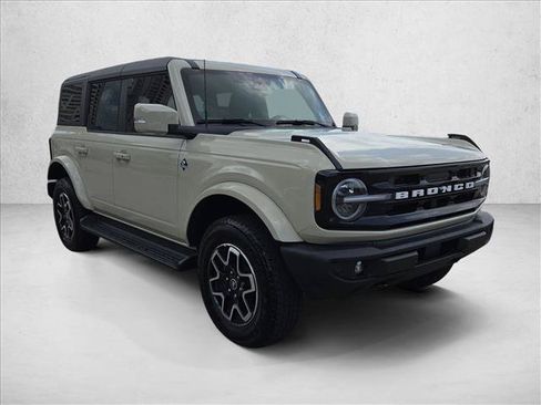 Used 2025 Ford Bronco Outer Banks AWD/4WD image 3