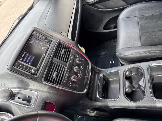 Used 2019 Dodge Grand Caravan SXT w/ Blacktop Package FWD image 24