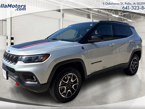 Used 2024 Jeep Compass Trailhawk image 8