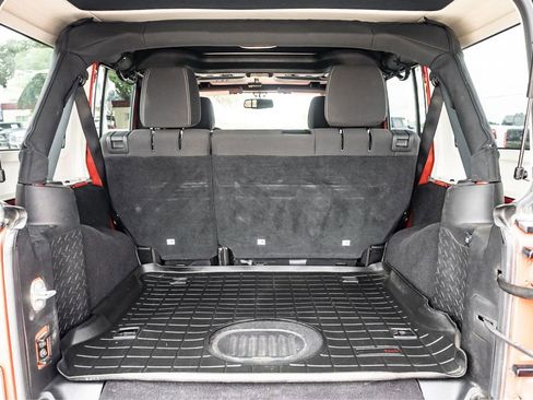 Used 2015 Jeep Wrangler Unlimited Rubicon w/ Connectivity Group AWD/4WD image 30