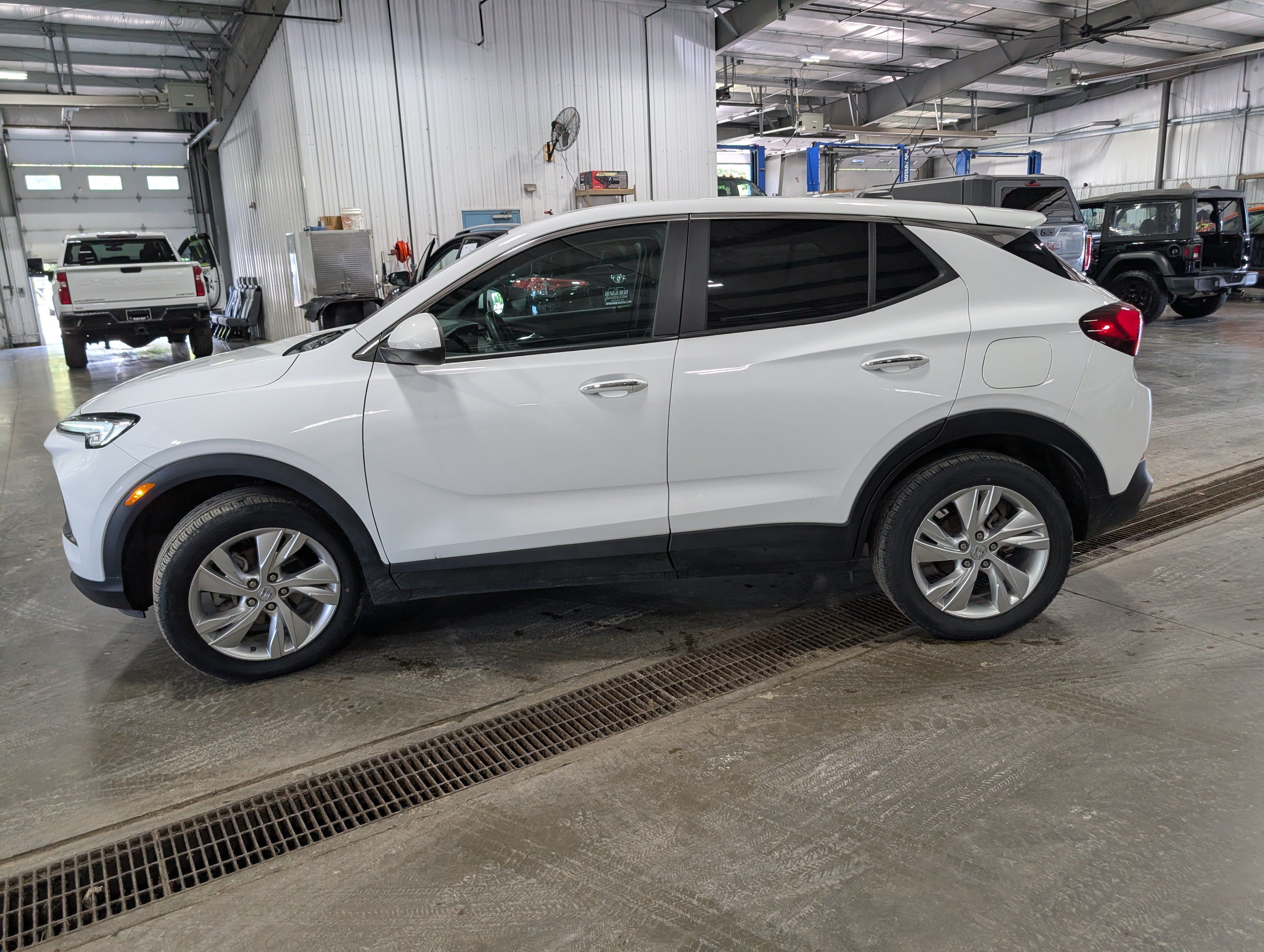 Used 2024 Buick Encore GX Preferred w/ Comfort Package AWD/4WD image 5