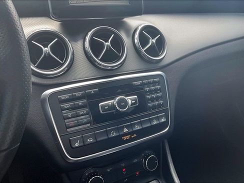 Used 2015 Mercedes-Benz GLA 250 4MATIC image 23