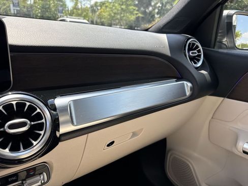 Used 2021 Mercedes-Benz GLB 250 4MATIC image 56