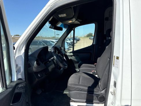 Used 2023 Mercedes-Benz Sprinter 2500 image 18