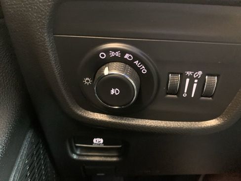 Used 2023 Jeep Grand Cherokee Limited AWD/4WD image 9