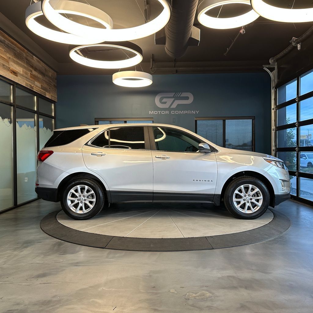 Used 2021 Chevrolet Equinox LT AWD/4WD image 2
