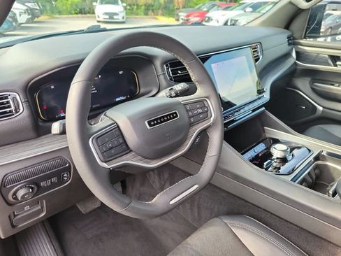 Used 2024 Jeep Wagoneer L Series II w/ Flexible Seating Group AWD/4WD image 21