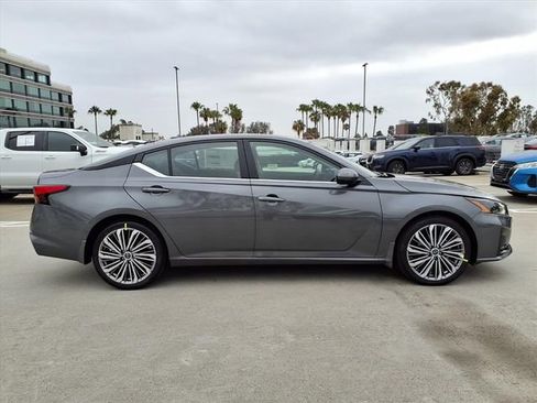 New 2026 Nissan Altima 2.5 SV w/ SV Premium Package FWD image 4