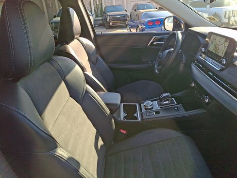 Used 2024 Mitsubishi Outlander SE image 11