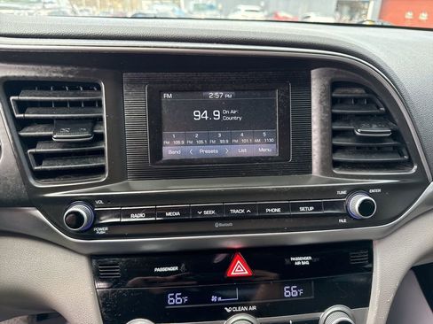 Used 2020 Hyundai Elantra SE image 30