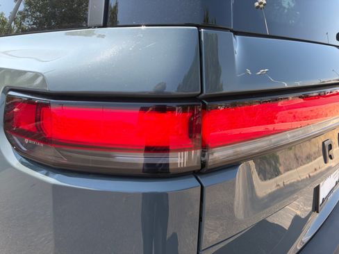 Used 2025 Rivian R1S Premium AWD/4WD image 34