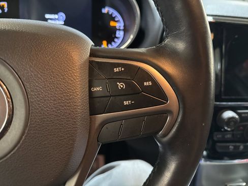 Certified 2020 Jeep Grand Cherokee Altitude image 17