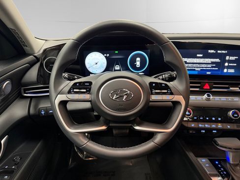 Certified 2023 Hyundai Elantra Limited FWD image 12