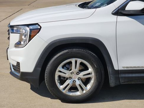 Used 2023 GMC Terrain SLE image 8