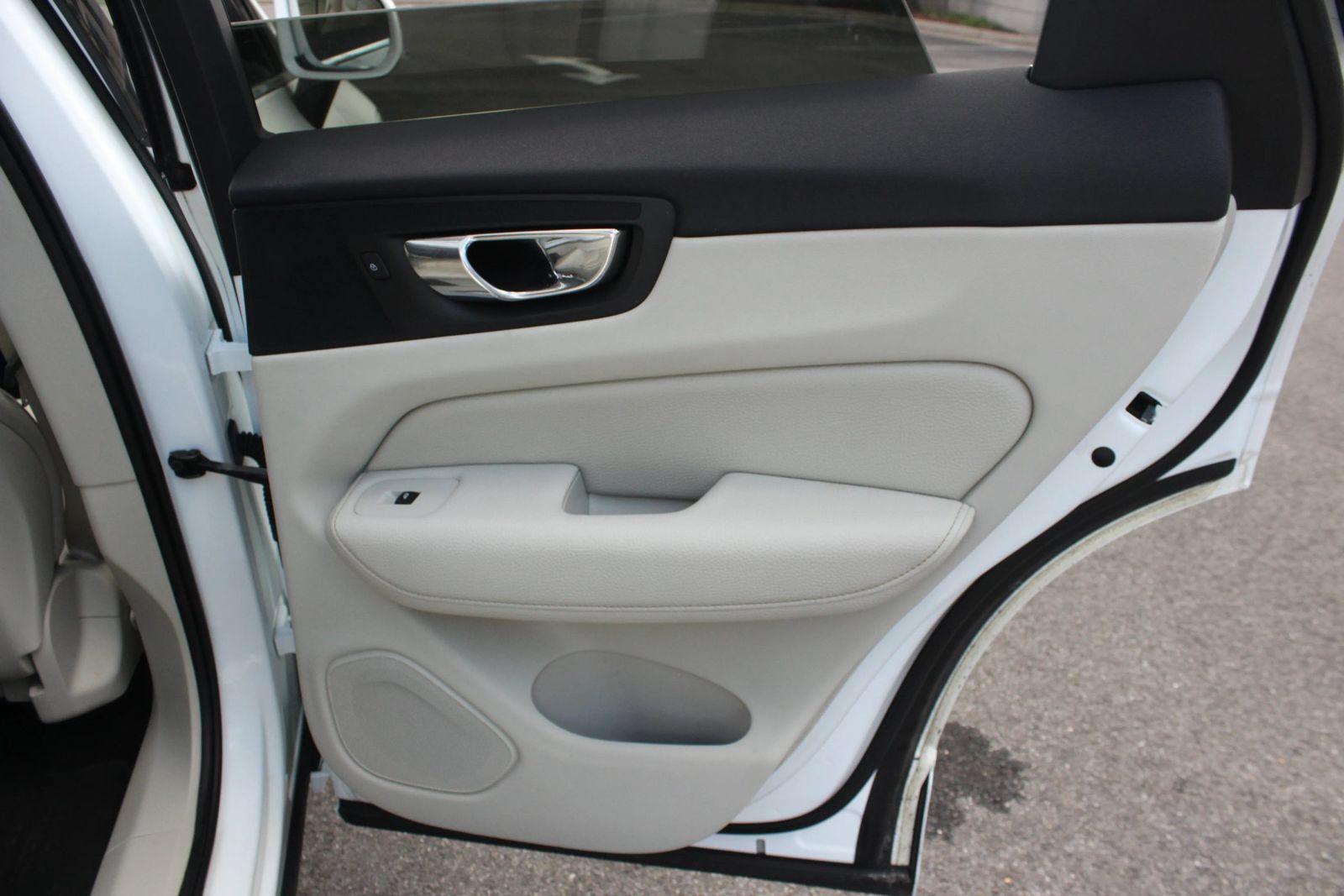 Used 2019 Volvo XC60 T5 Inscription w/ Protection Package Premier AWD/4WD image 25