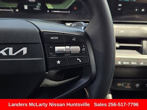 Used 2025 Kia K4 LXS image 23