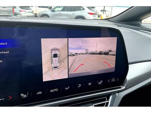 Used 2025 Chevrolet Equinox EV LT w/ Comfort Package image 14