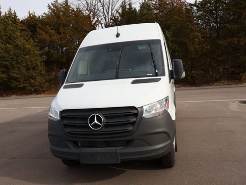 Used 2024 Mercedes-Benz Sprinter 3500 image 2