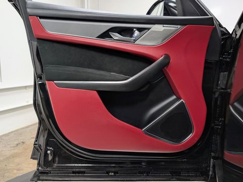 Used 2022 Jaguar F-PACE SVR image 13