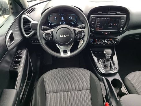 Used 2025 Kia Soul LX w/ LX Technology Package FWD image 24