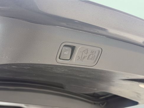Used 2018 Ford Expedition Max XLT w/ Equipment Group 202A RWD image 16