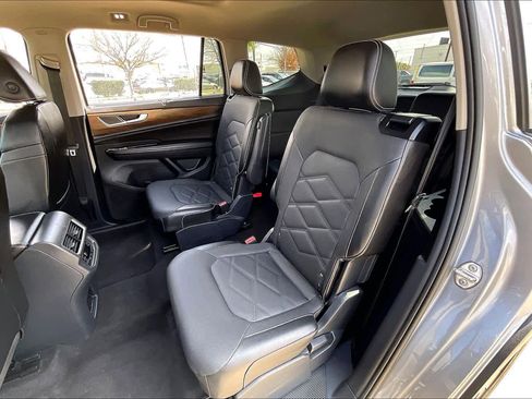 Used 2024 Volkswagen Atlas SE image 22